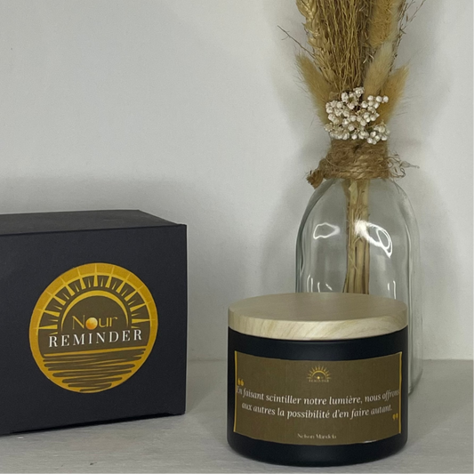 Bougie parfumée "En faisant scintiller notre lumière, nous offrons aux autres la possibilité d’en faire autant"