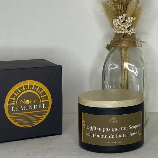 Bougie parfumée "Ne suffit-il pas que ton Seigneur soit témoin de toute chose ?"